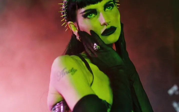 Lilith Czar/Juliet Simms