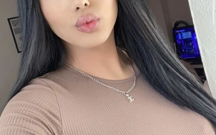 Rojin Bingöl / YoungdominaTS / RojinTSBarbie / Binglbrtz German Trans Teen from Hamburg