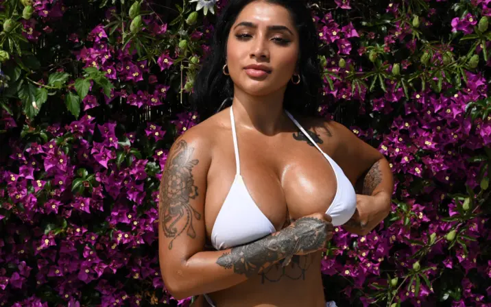 Yasmina Khan