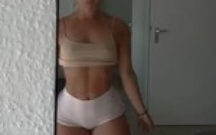 Laura Sophie aka laurafitsophie