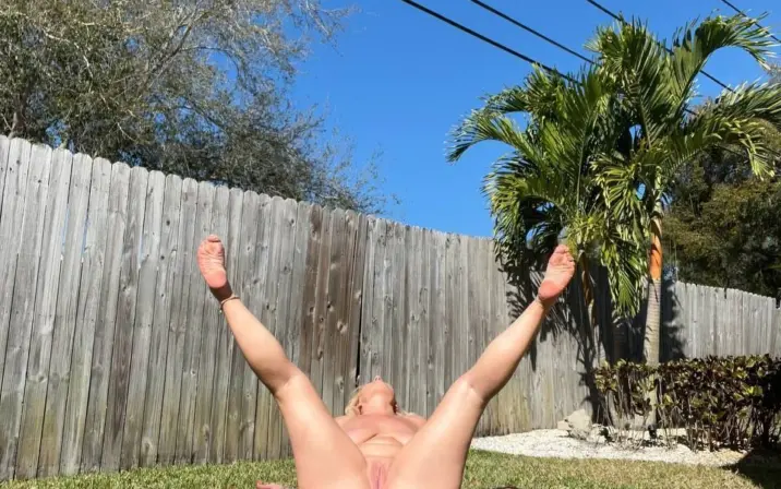 mommablondebombshell
