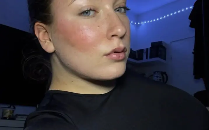 _Cremebruellee_ / LizzydieSchnegge / Lizzywiththezz