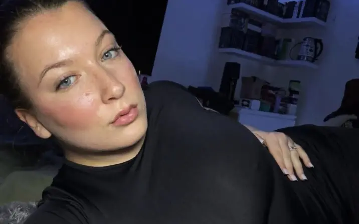 _Cremebruellee_ / LizzydieSchnegge / Lizzywiththezz