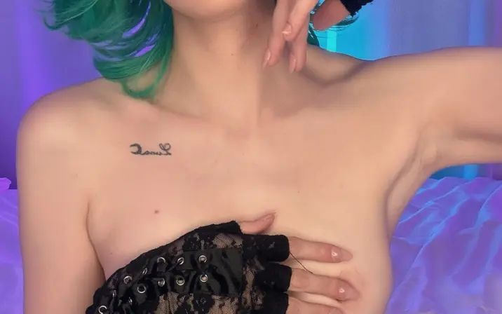 emmalovip / leilalouwu / EmmaLo