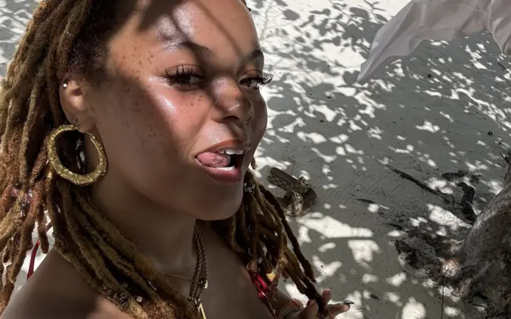 jaden.alexiis / lotusfllower