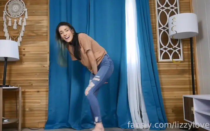 Liz Raw (MrandMrsRaw / MrsRaw / LizRaw)