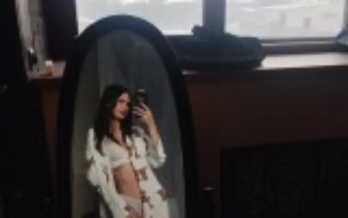 Model Olya aka SunshineGirl