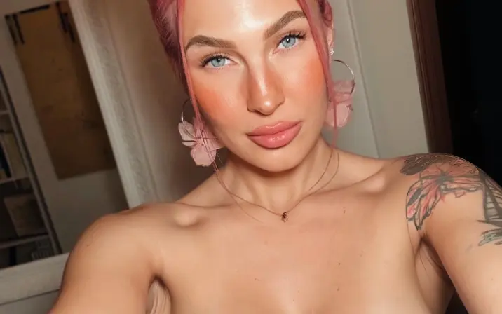 Laura V.
