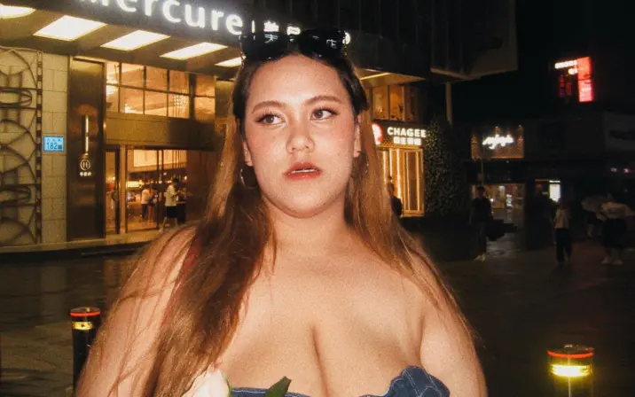 fhong_fionax / Chayada Dulyasatien (Busty Thai Model)