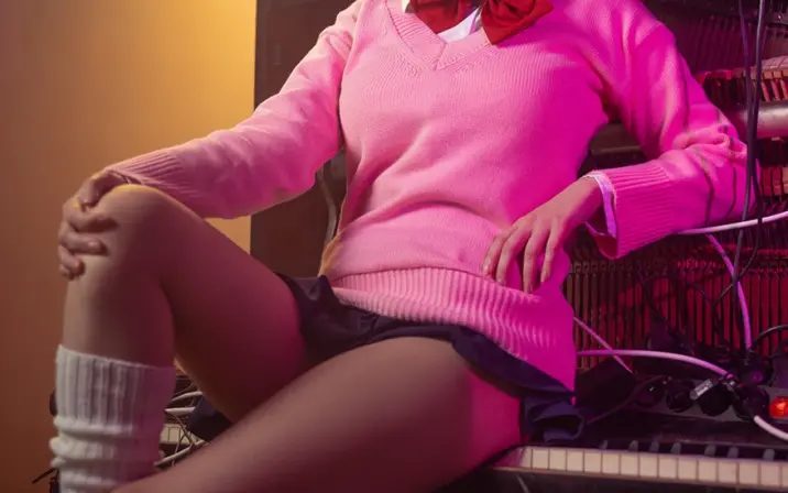 Helly Von Valentine / Disharmonica (Social media content thread)