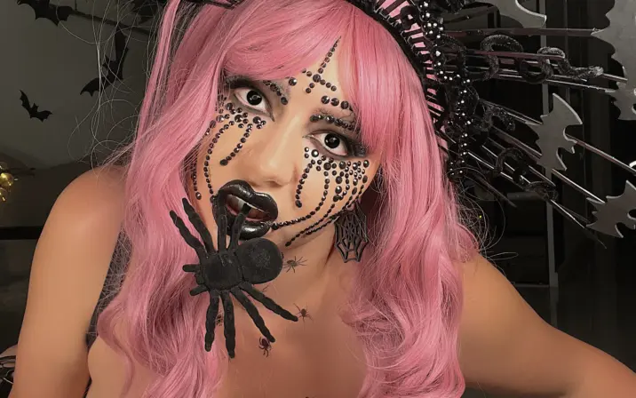 Kateryna Lvova / curvy_kate_lv / katherine.lvova