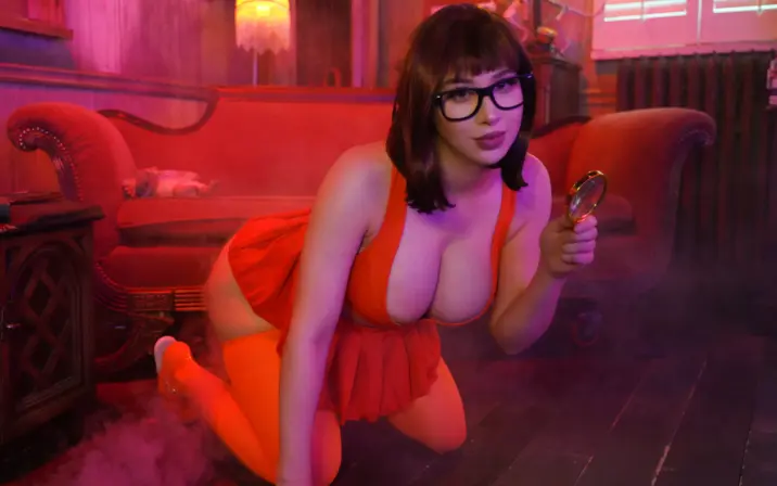 Izzy G (pnkysparkles)