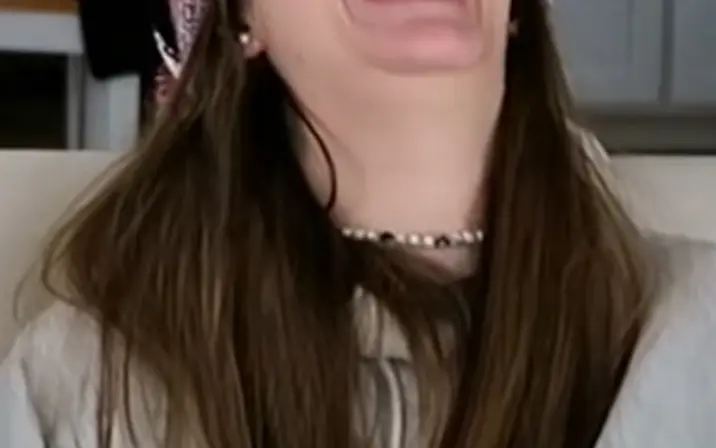 Lia Reacts / Lia_Fiore