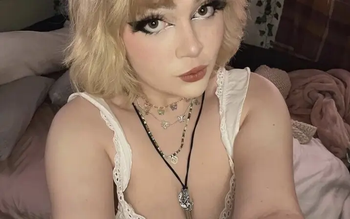 Holly Ava / Lee.ava / Grandmas.butt / hiya / LeeAva / hollyava / Lee