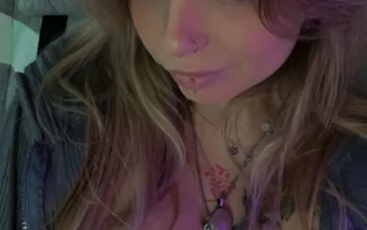 ainely / ainely32 [Busty Italian]