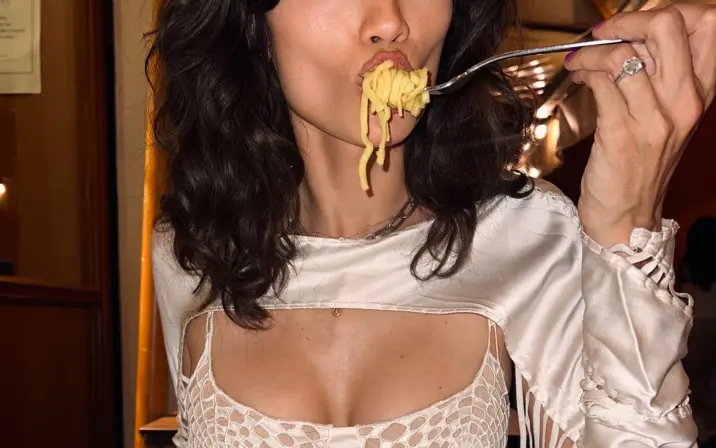 Kelly Gale / kellybellyboom