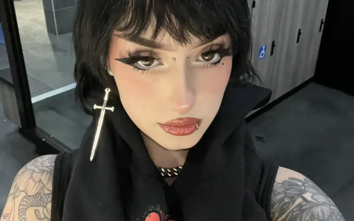 Redroomromance / Pinkroomromance / Rozr