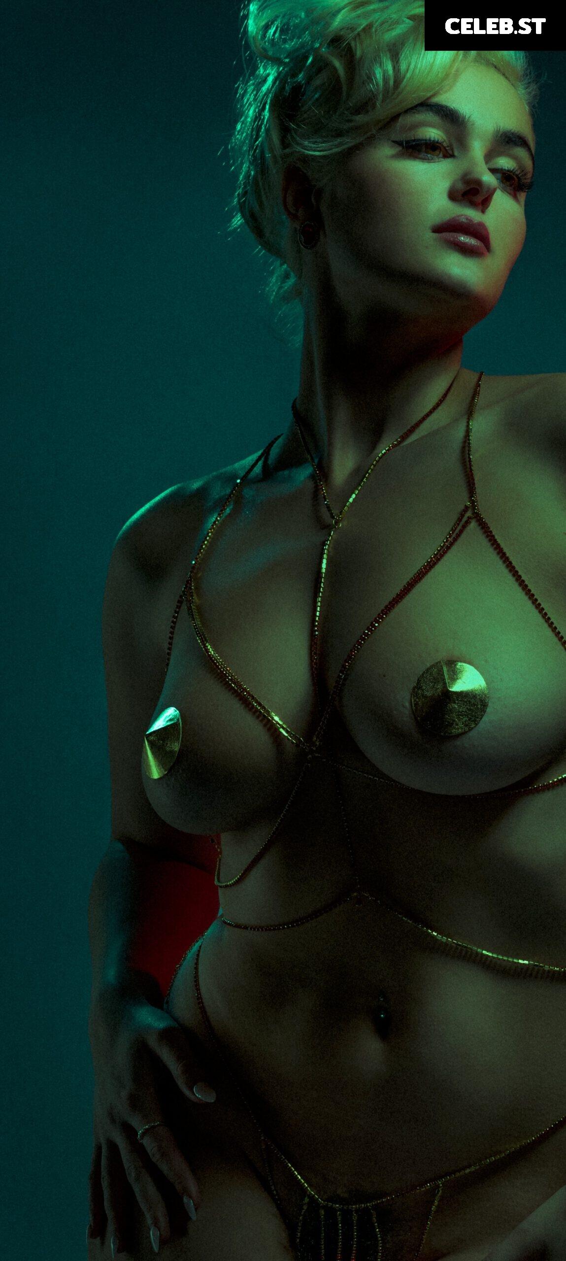 Stefania Ferrario Image 911382