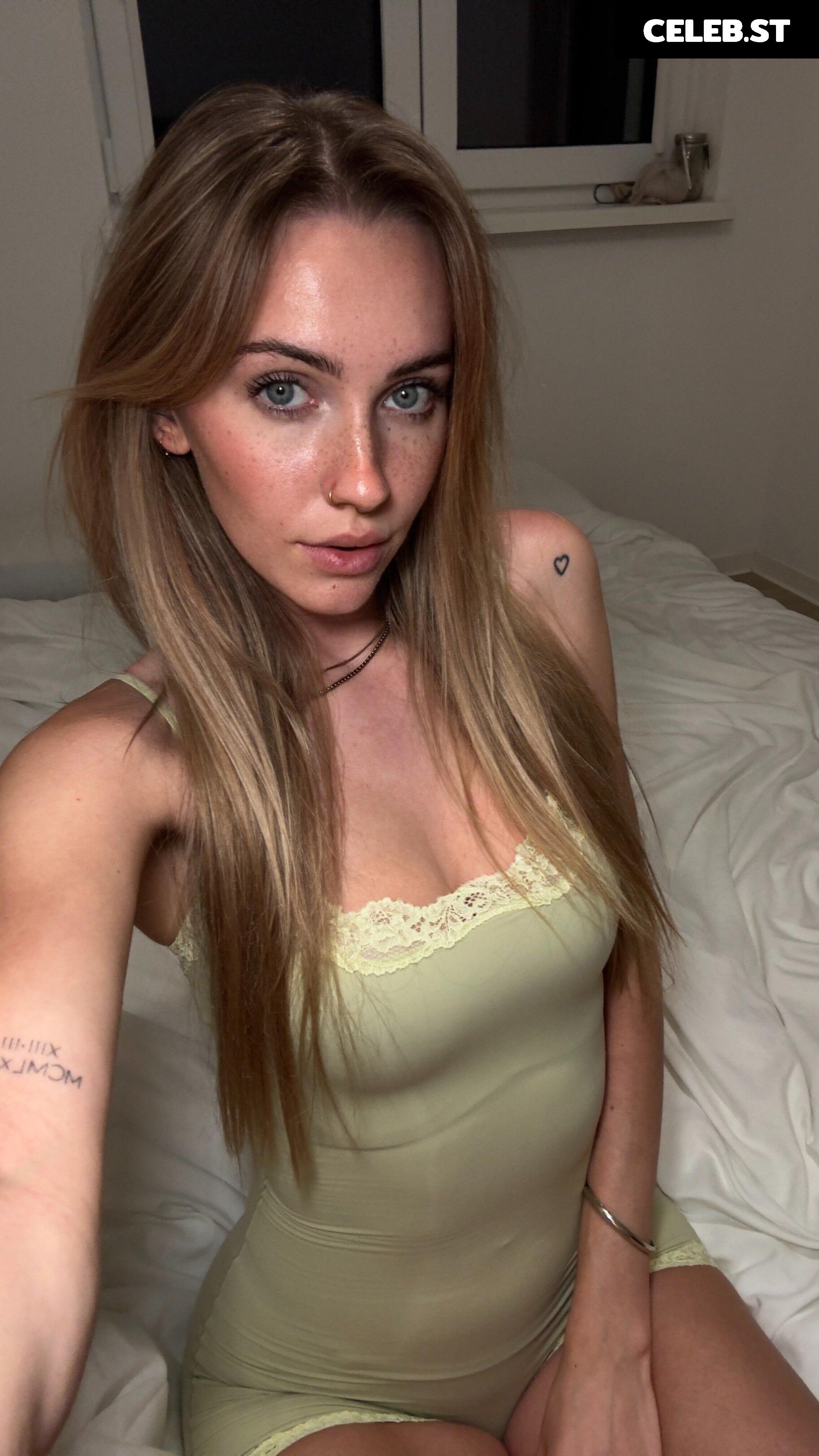 Mila Klein Image 9885810