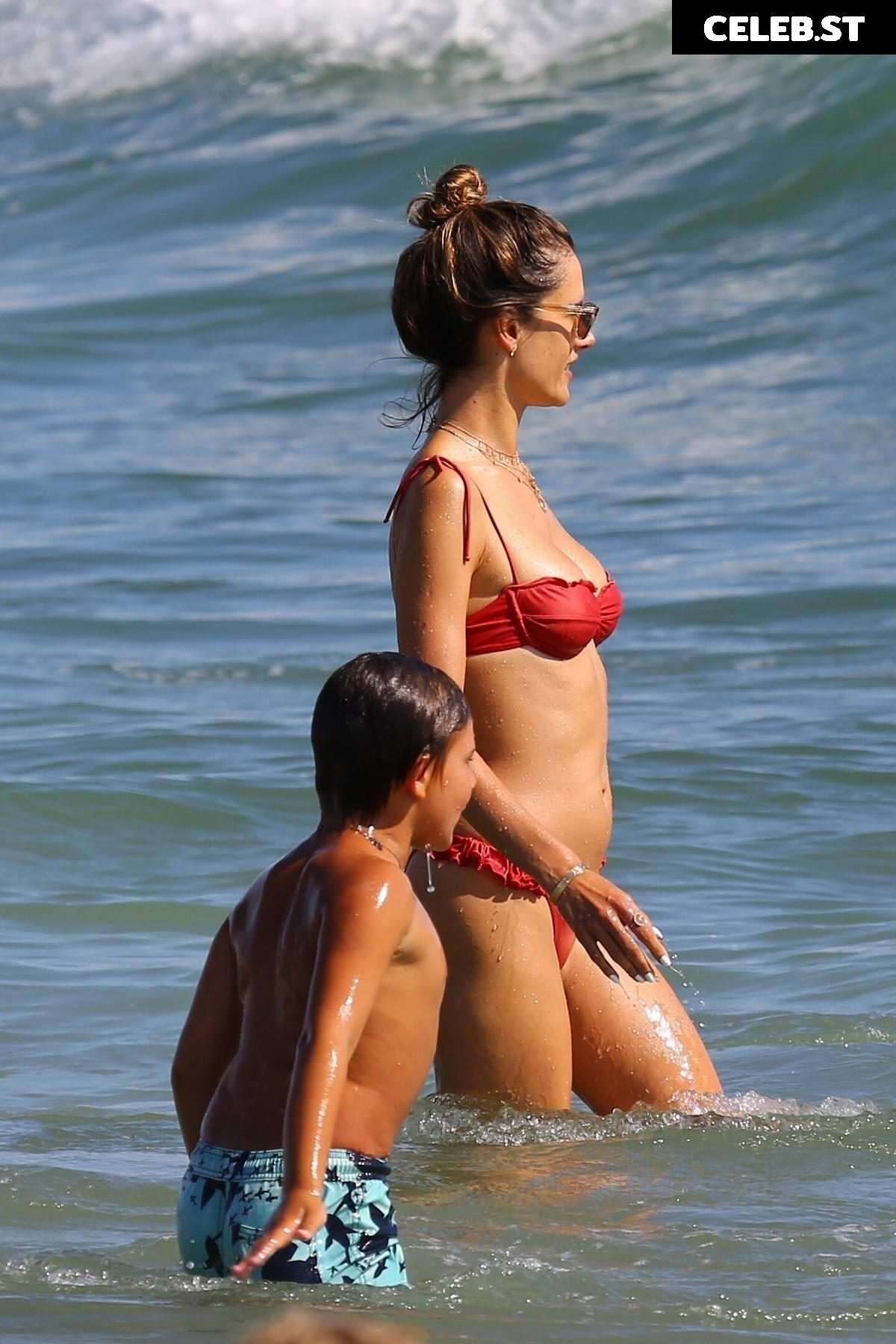 Alessandra Ambrosio Image 9885198