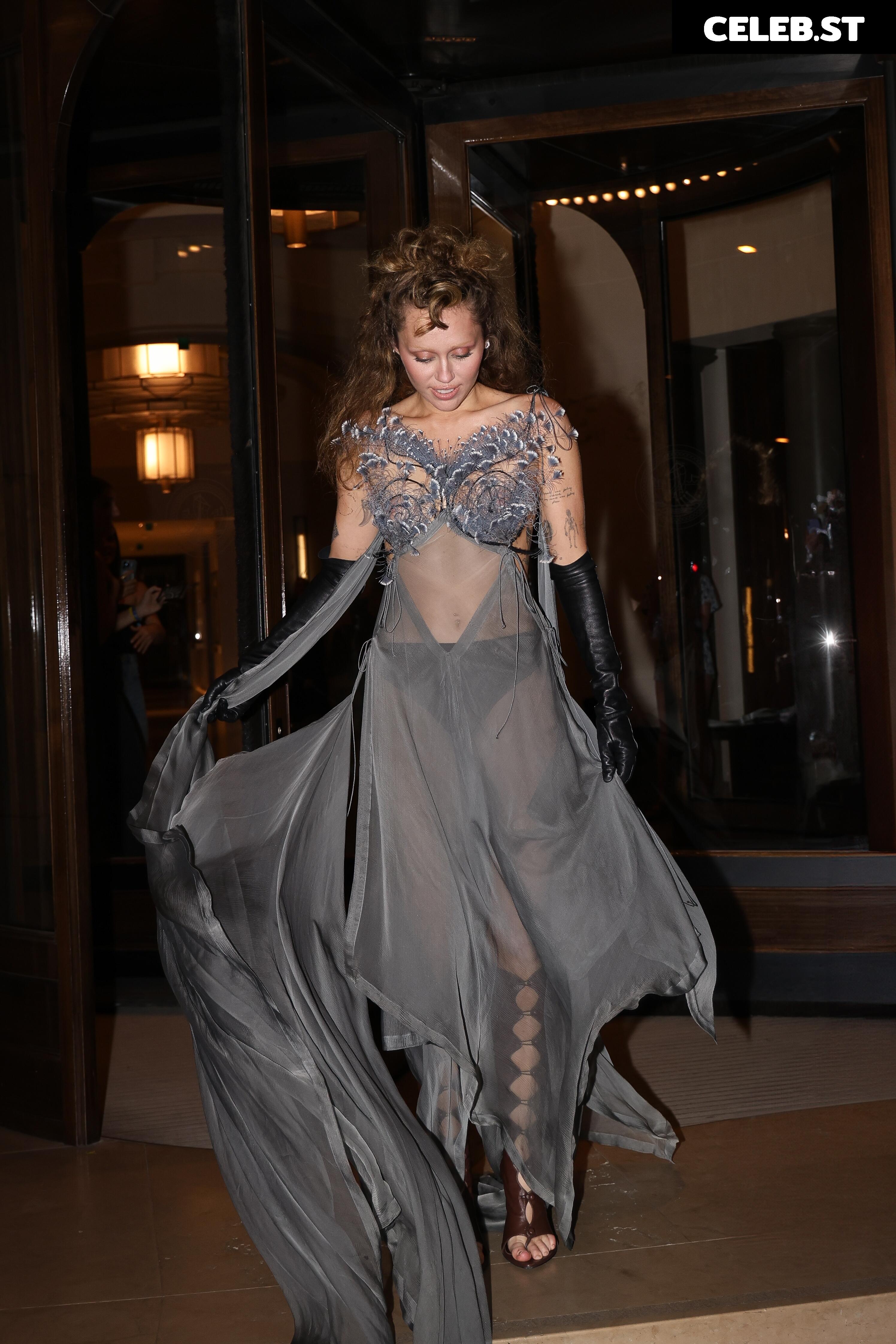 Miley Cyrus Image 9885332