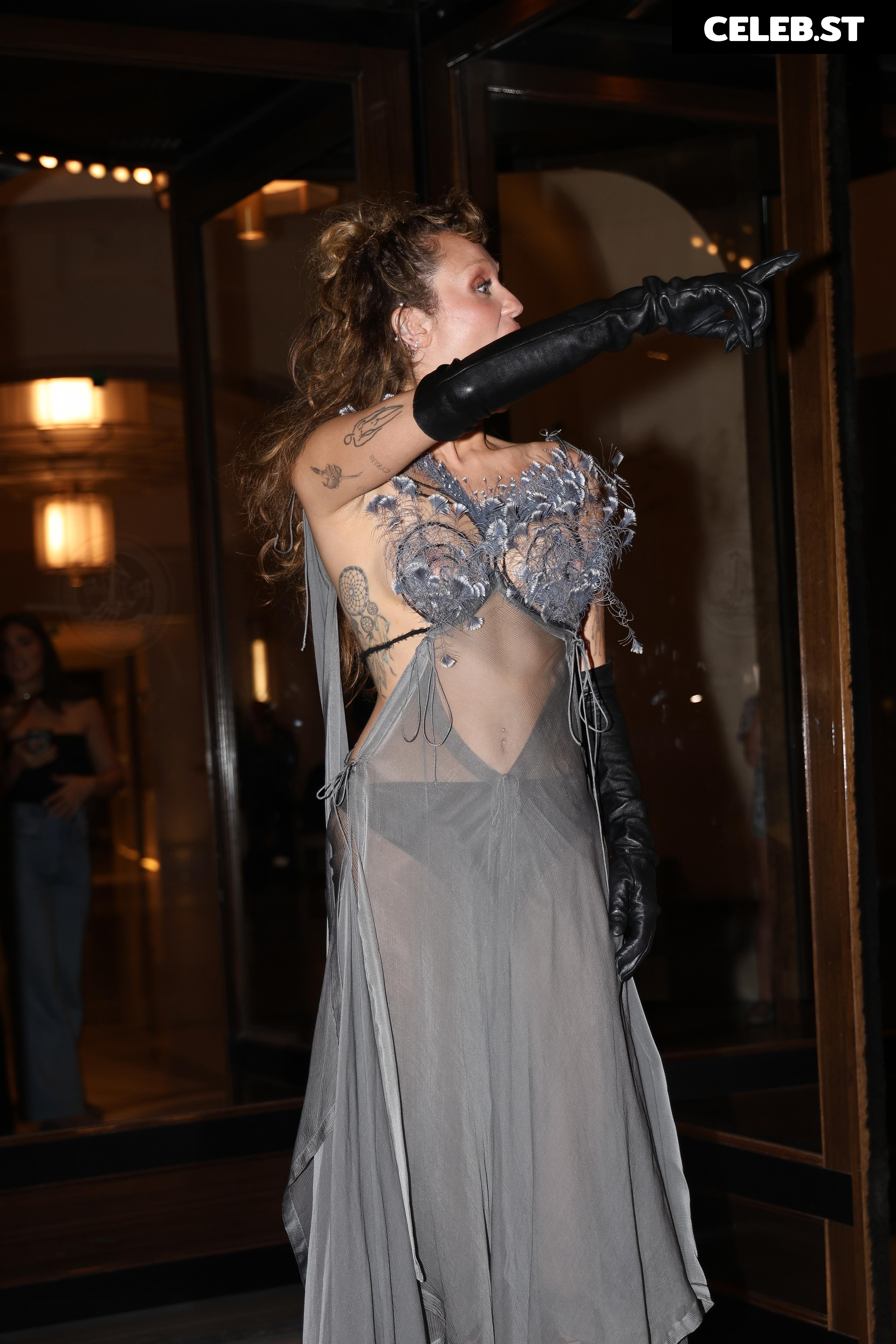 Miley Cyrus Image 9885333