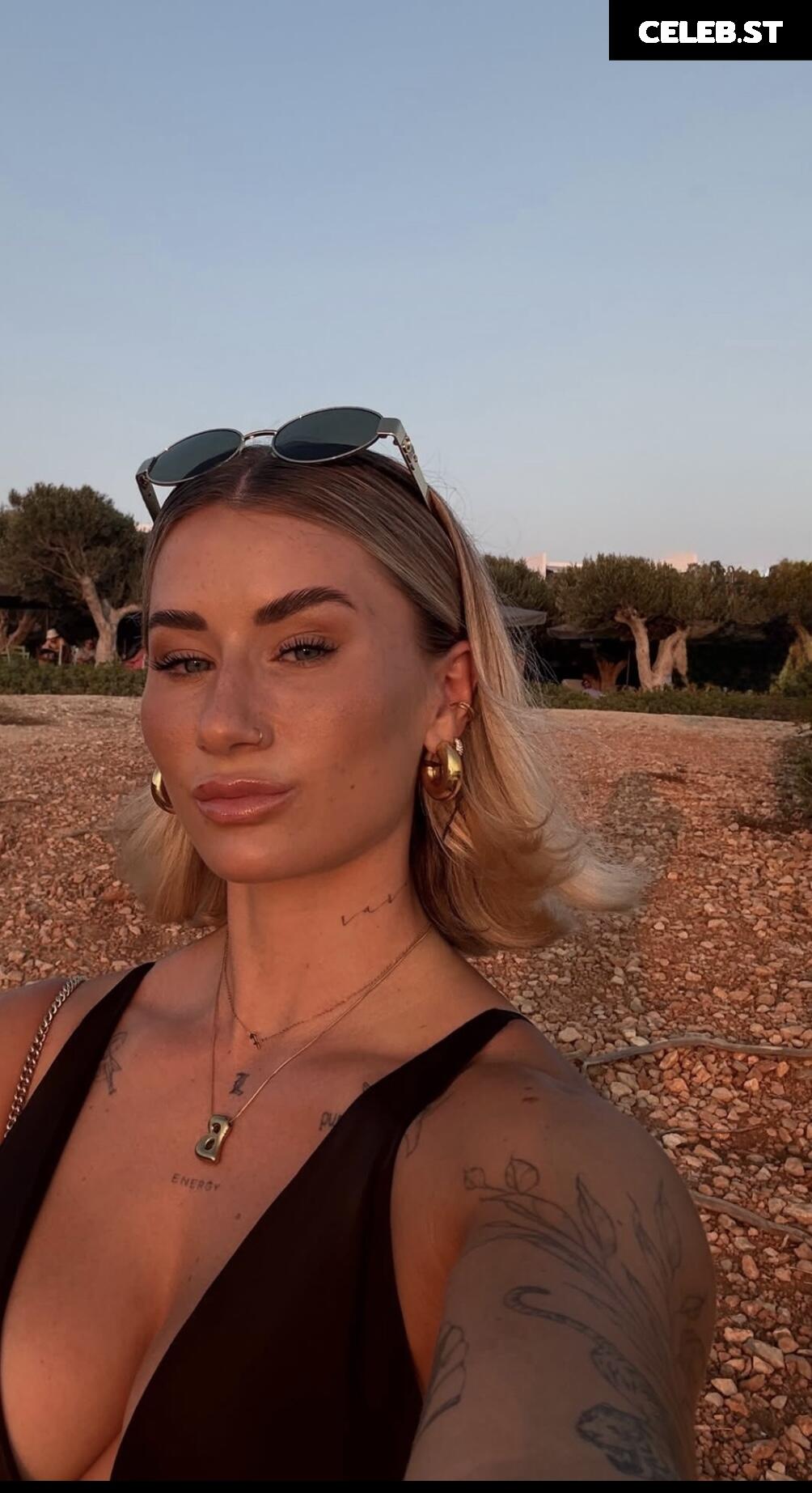 Lenaajoy Image 9886416