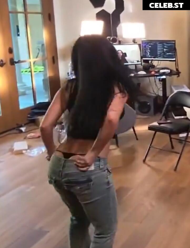 Tara yummy Image 9874973