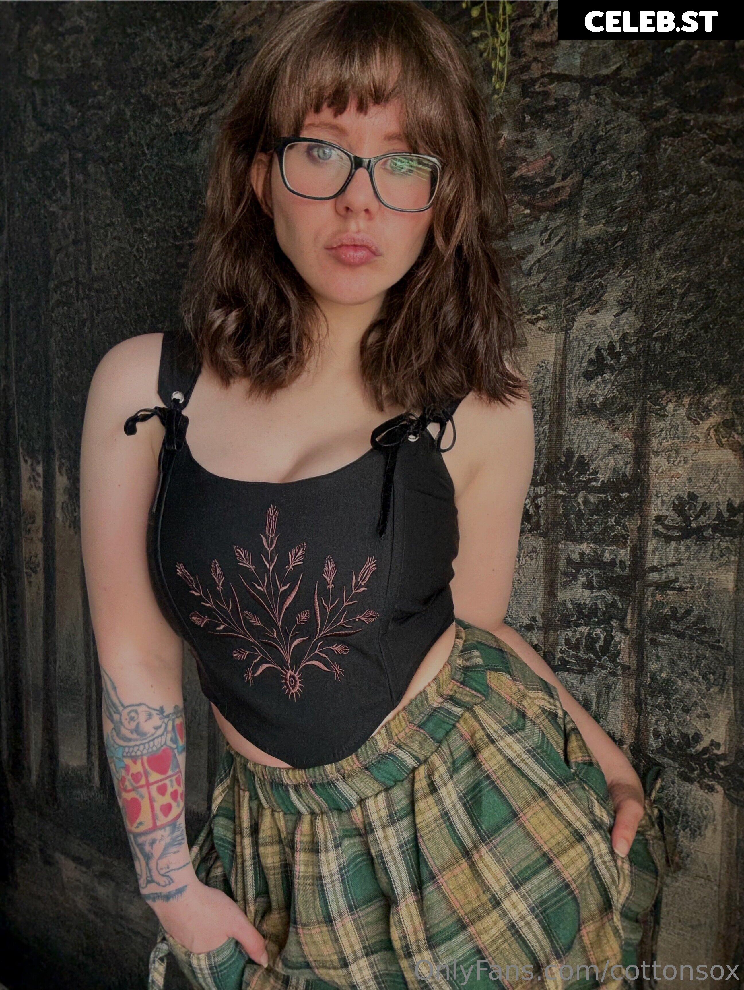 Alice Cotton Sox Image 9872460