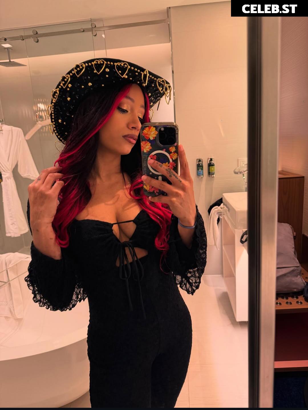 WWE Sasha Banks | Mercedes Moné Image 9861480
