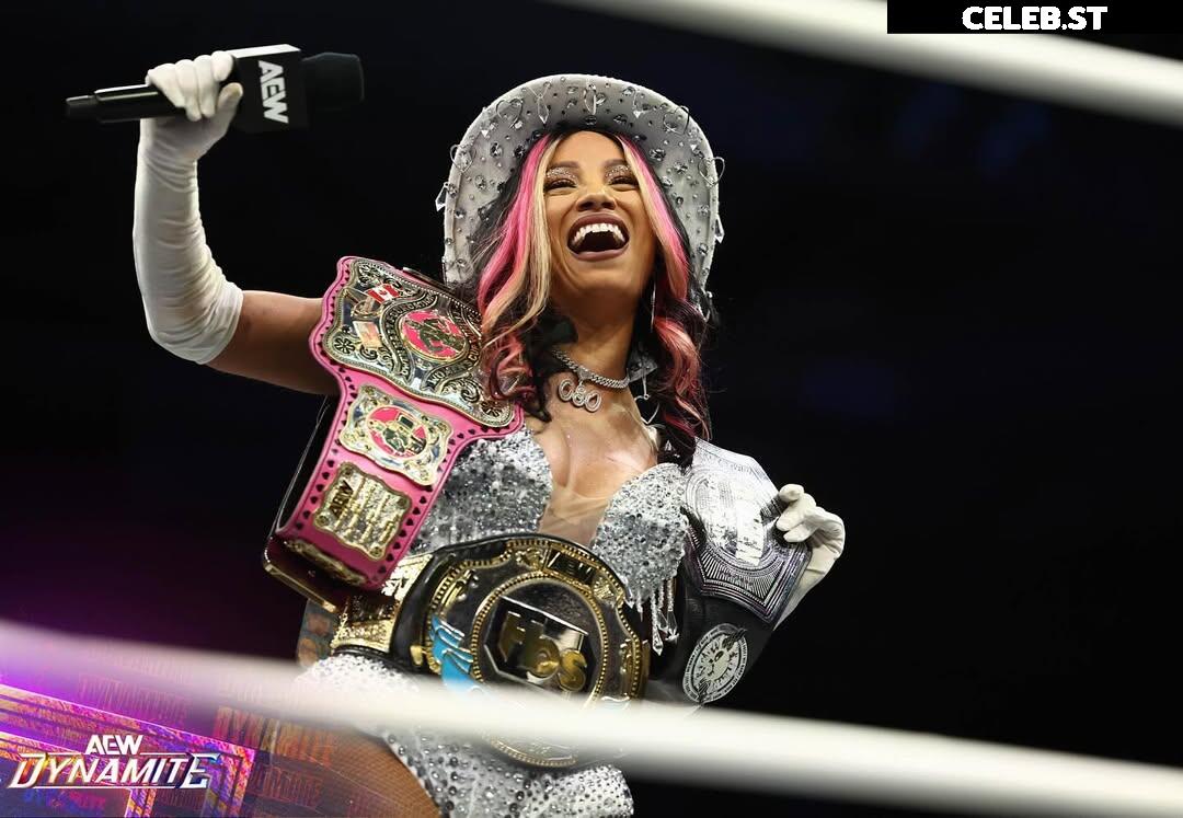 WWE Sasha Banks | Mercedes Moné Image 9861419