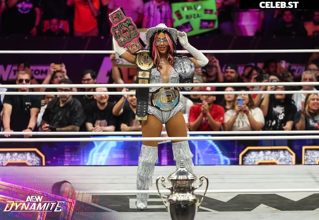 WWE Sasha Banks | Mercedes Moné Image 9861417