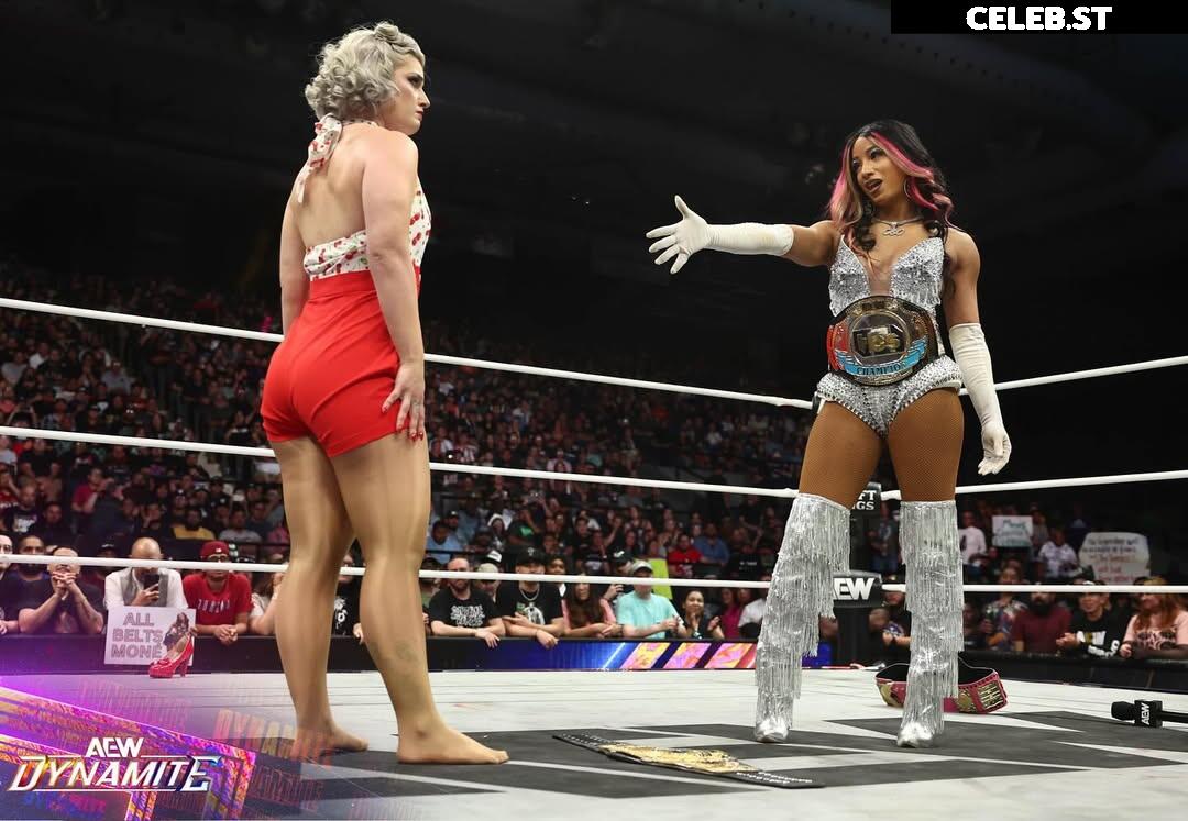 WWE Sasha Banks | Mercedes Moné Image 9861426