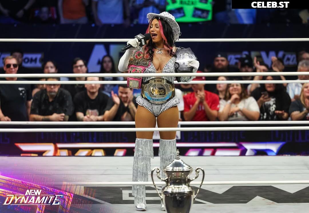 WWE Sasha Banks | Mercedes Moné Image 9861424
