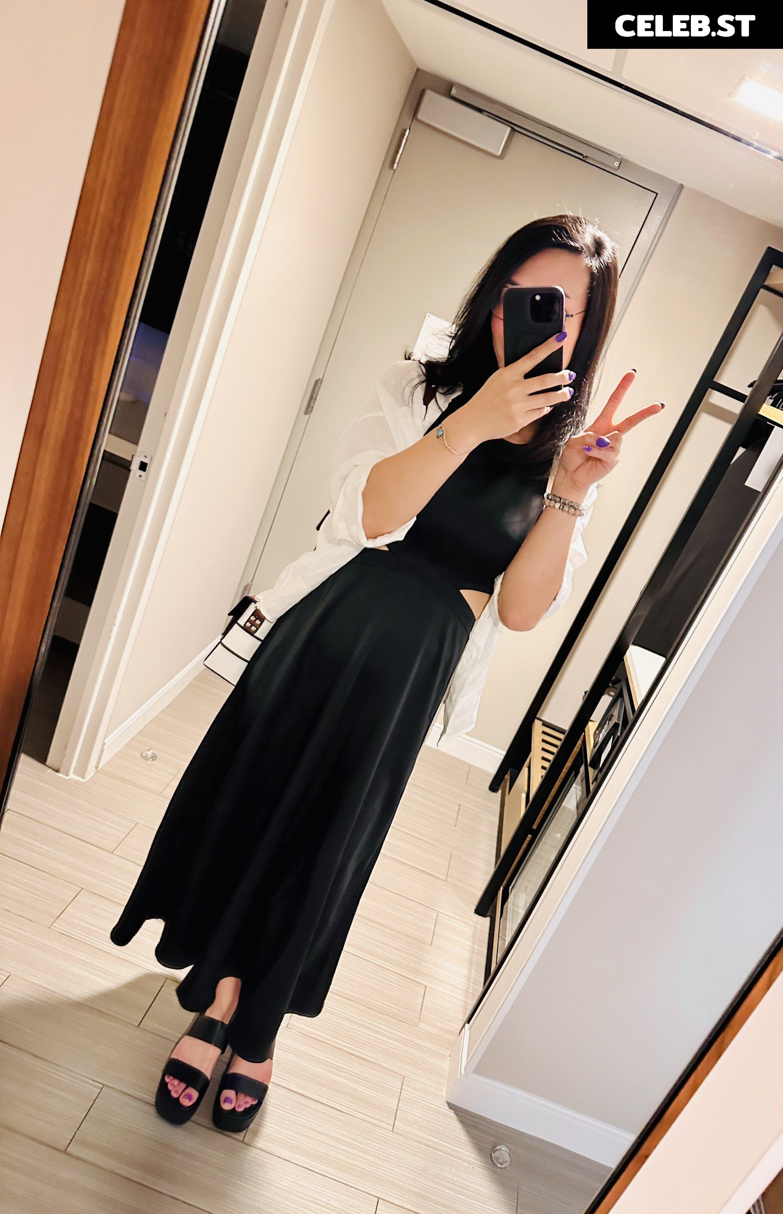 Tara Kaminarito Image 9861360