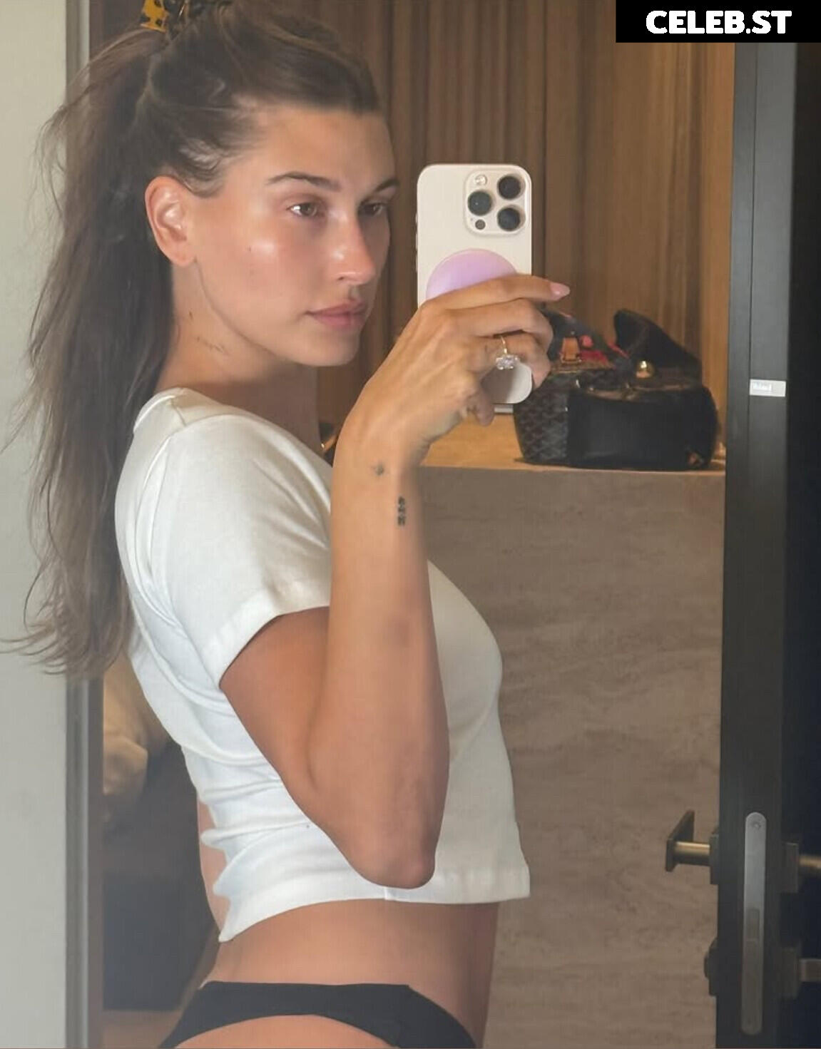 Hailey Baldwin Bieber Image 9861997