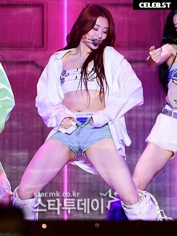 Huh Yunjin 허윤진 | LESSERAFIM Image 9862810
