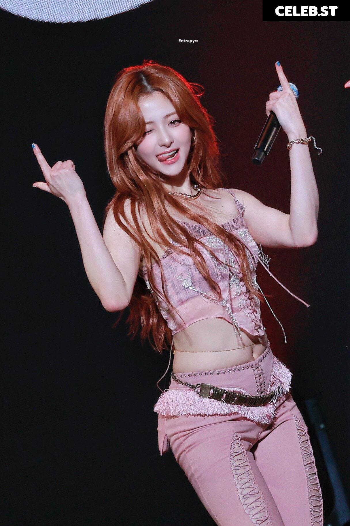 Huh Yunjin 허윤진 | LESSERAFIM Image 9862814