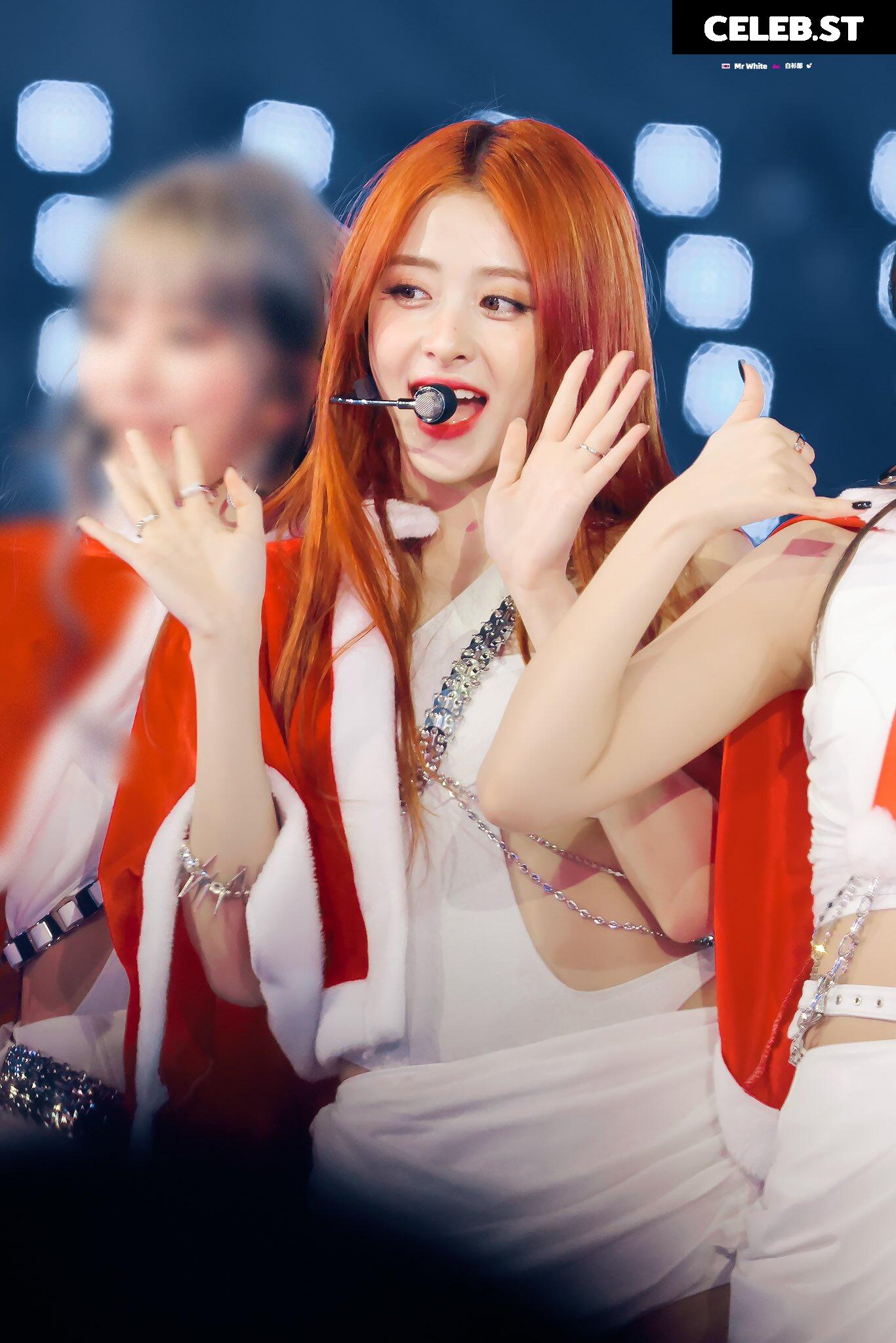 Huh Yunjin 허윤진 | LESSERAFIM Image 9862822