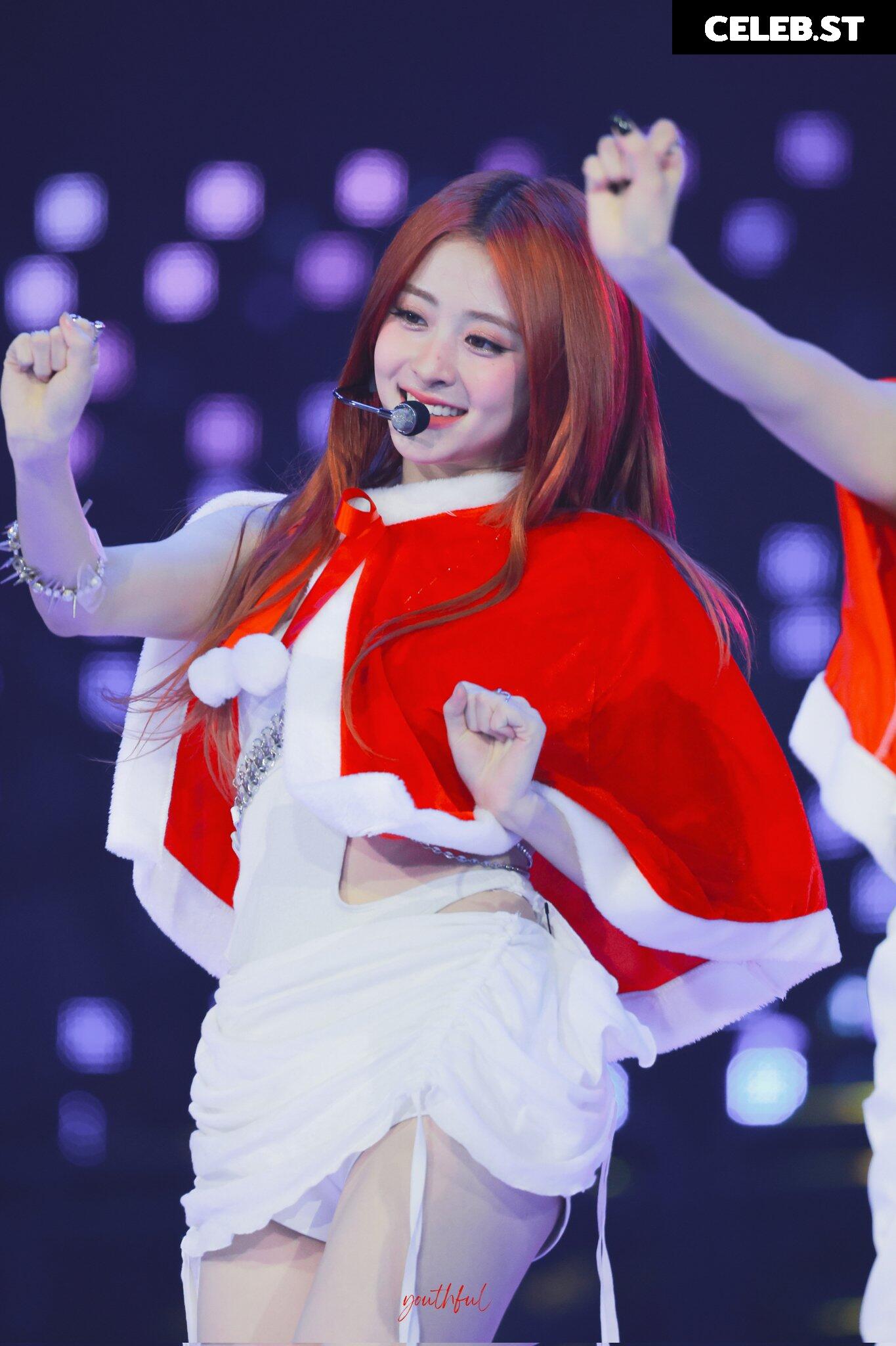 Huh Yunjin 허윤진 | LESSERAFIM Image 9862821