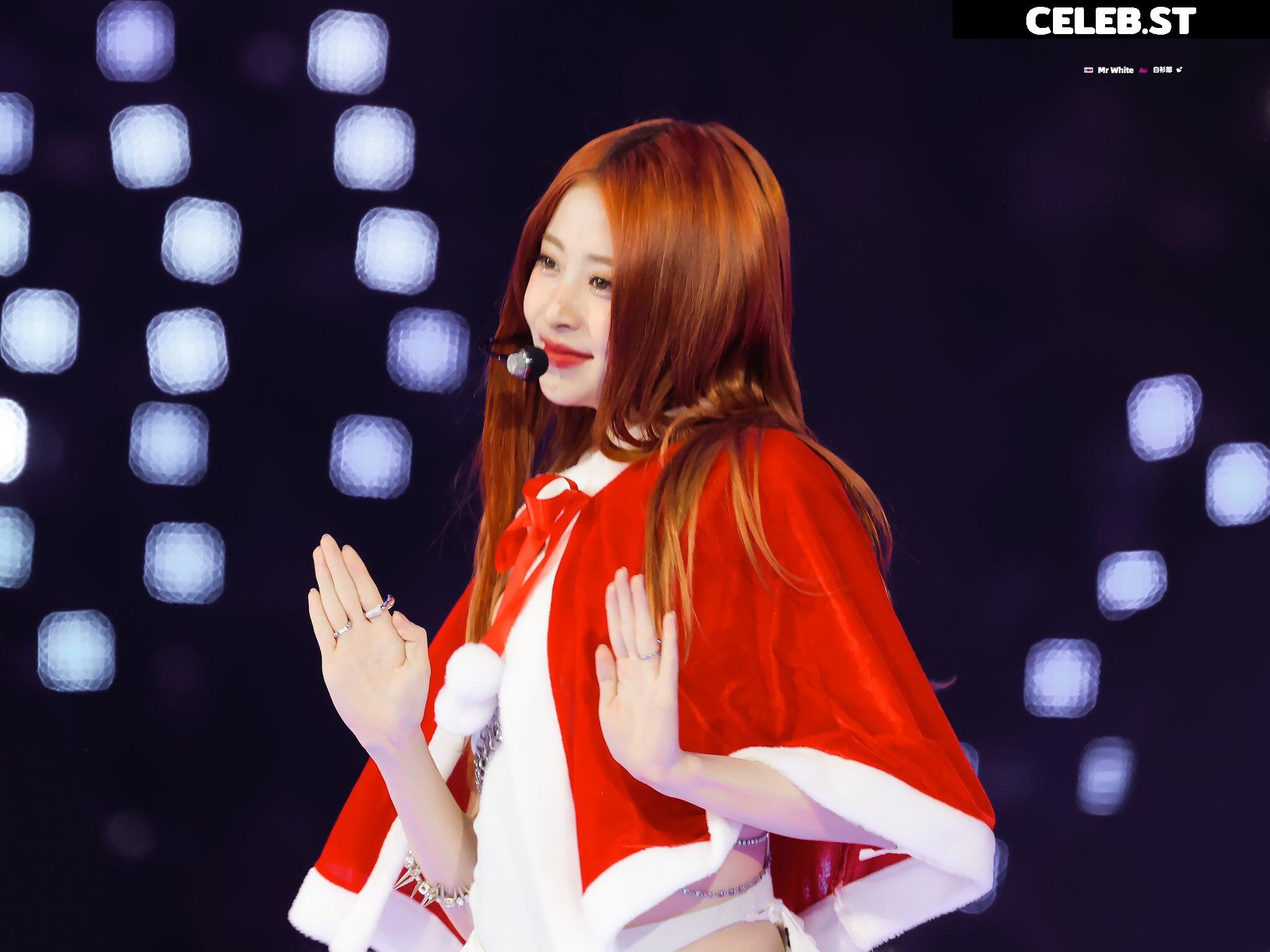 Huh Yunjin 허윤진 | LESSERAFIM Image 9862827