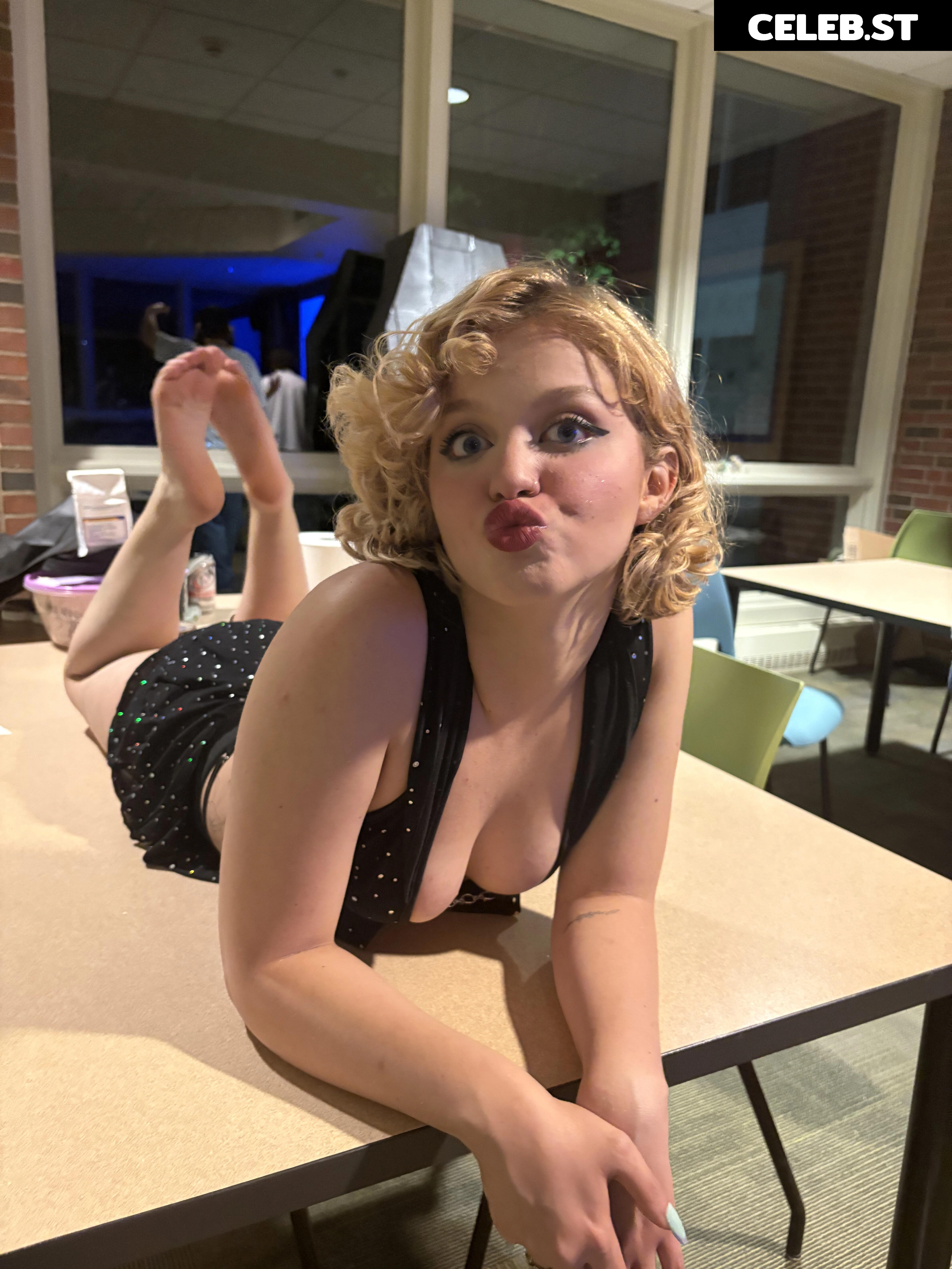 Gina Lynn/.Gina.Lynn Image 9856686