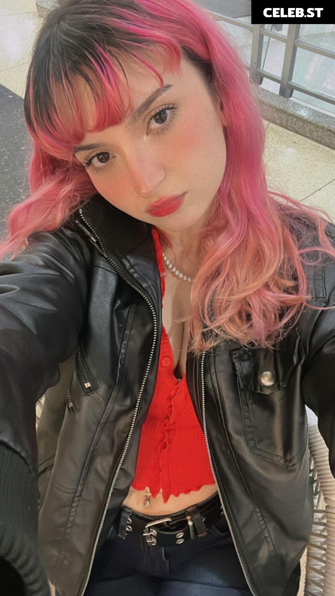 Lilcutiecherie/angelicwaifu_ Image 9859754