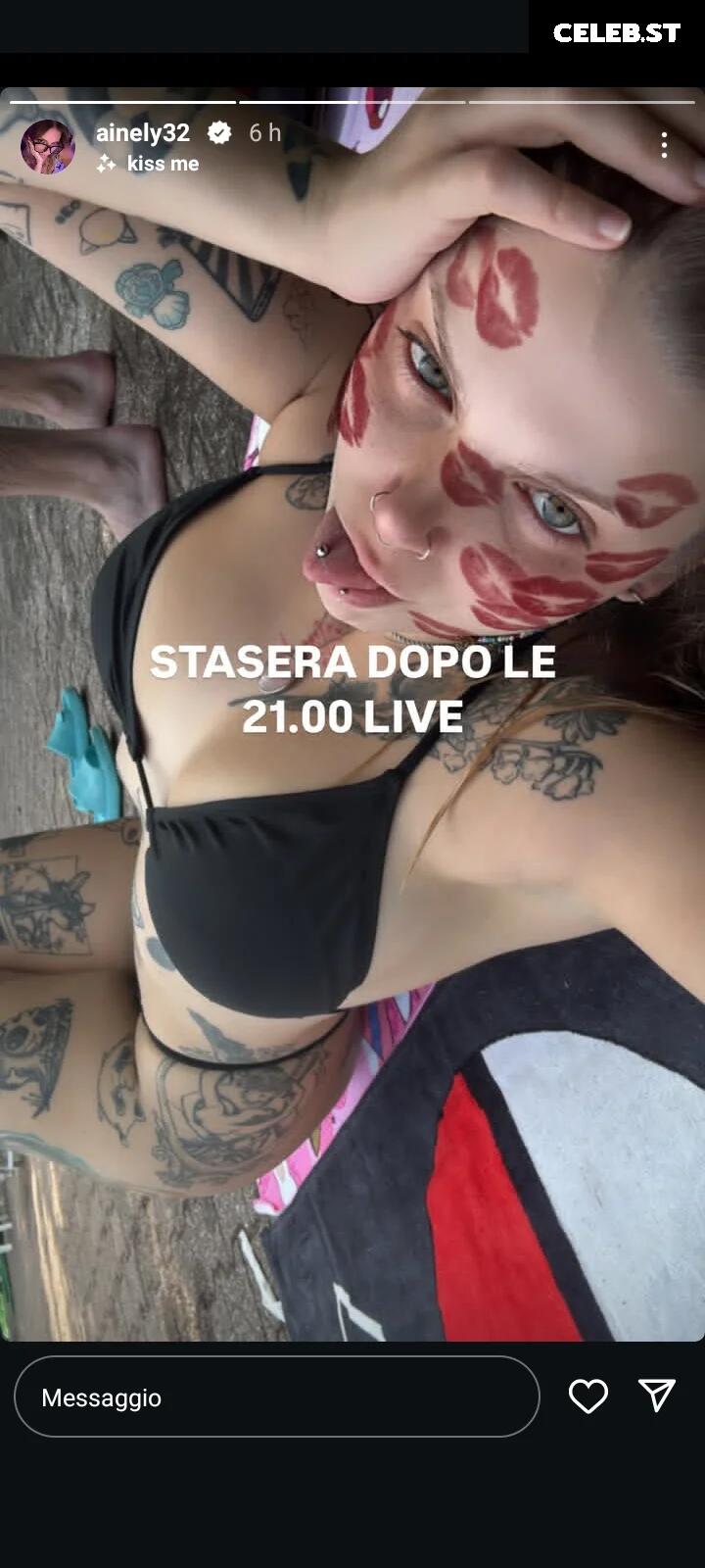 ainely / ainely32 [Busty Italian] Image 9859960