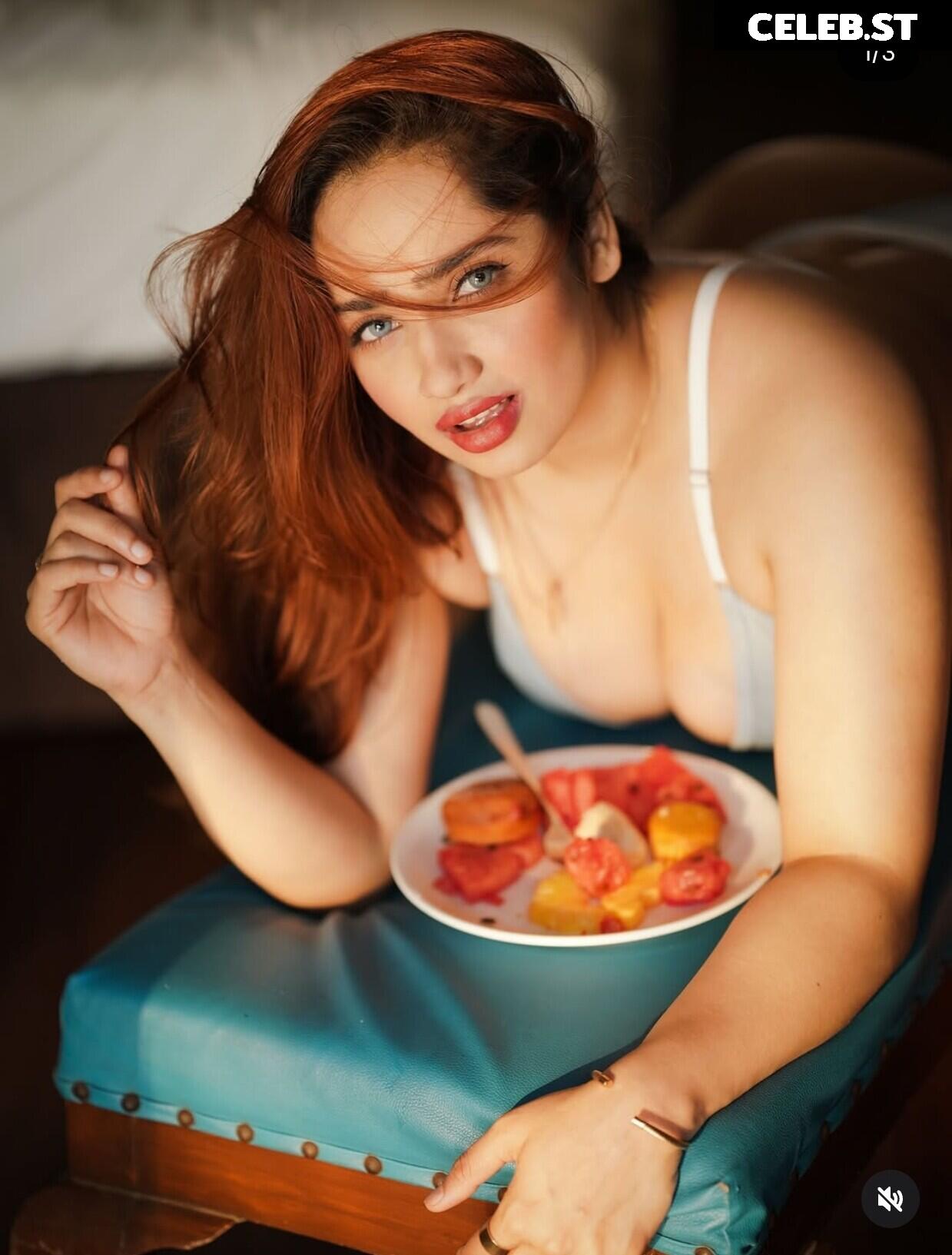 Aditi Mistry Image 9858548
