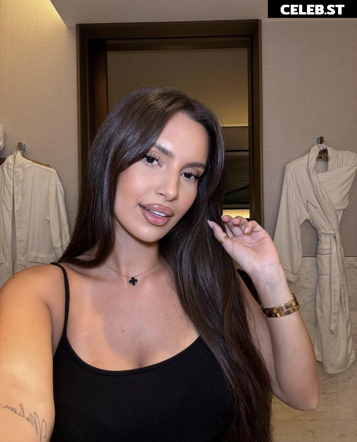 Alisa Cayenne Image 9823573