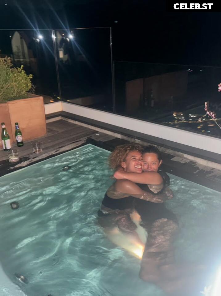 Lily Chee Image 9823655