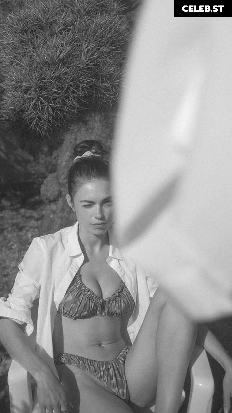 Charleen Weiss Image 9811802