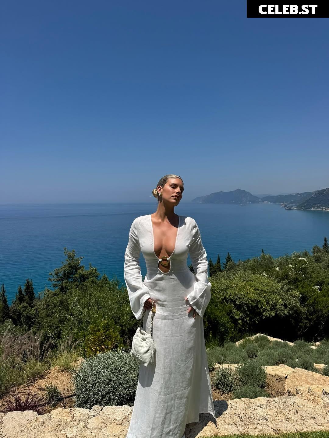 Natasha Oakley Image 9812847
