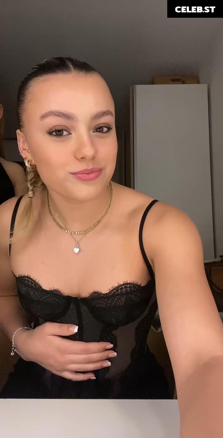 Emma Malewski Image 9810176